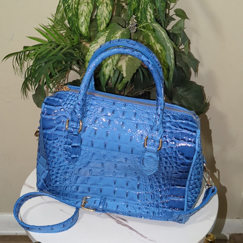 💥SALE💥 Blue Crocodile-Embossed Handbag - Picture 4 of 6